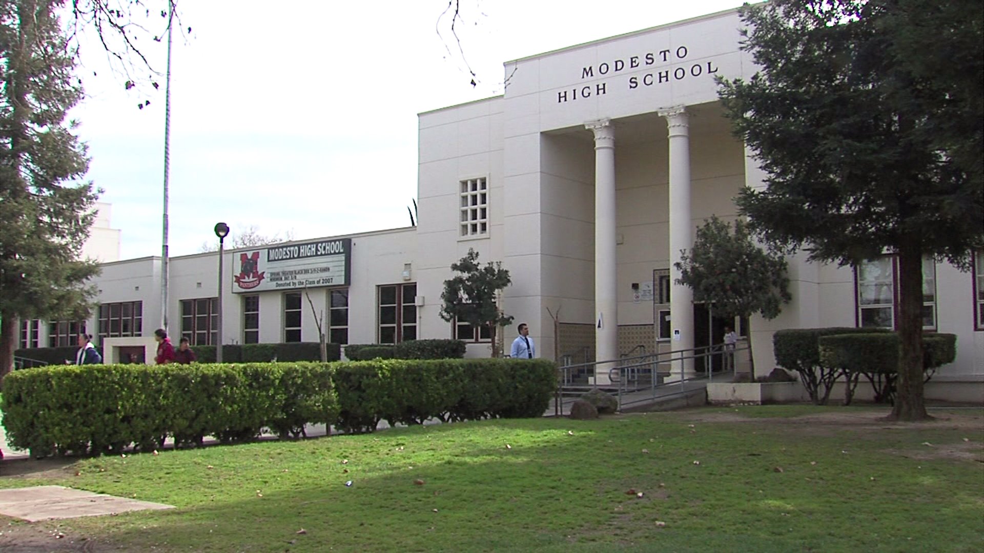 Modesto High Steps Up Security Despite Unfounded Threat FOX40