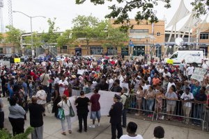 Chokehold victim’s family and friends protest