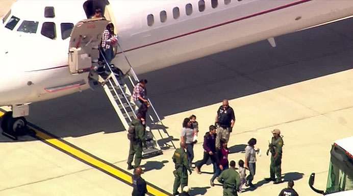 3rd planeload of immigrants from Texas arrives FOX 5 San Diego