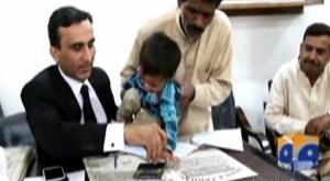 fingerprinting-pakistan-boy
