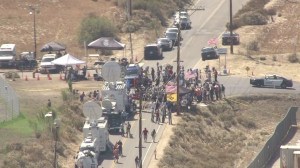 Protesters, police and media waited for the possible arrival of 140 undocumented immigrants in Murrieta on July 4, 2014. (Credit: KTLA)
