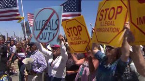 About 100 to 150 people protested the arrival of 140 undocumented immigrants in Murrieta on July 1, 2014. (Credit: KTLA)
