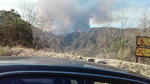 A fast-moving brush fire broke out above Glendora on Aug. 17, 2014. (Credit: @Mary91205/Twitter)