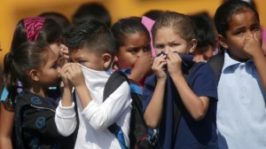 Elementary school students are seen covering their noses from fumes coming from Port of L.A. fire. (Credit: Irfan Khan/ Los Angeles Times)