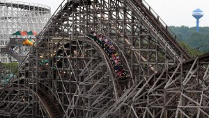 SixFlagsViperRollerCoaster-32170932