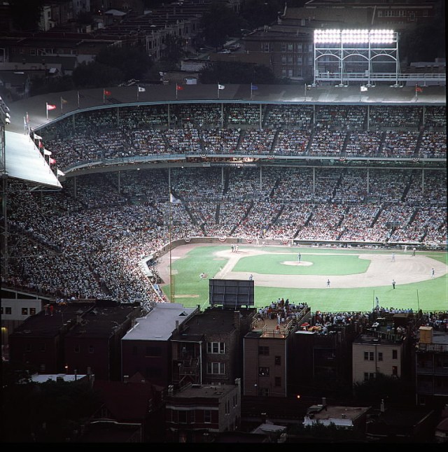 WrigleyFieldFirstNightGame-324067