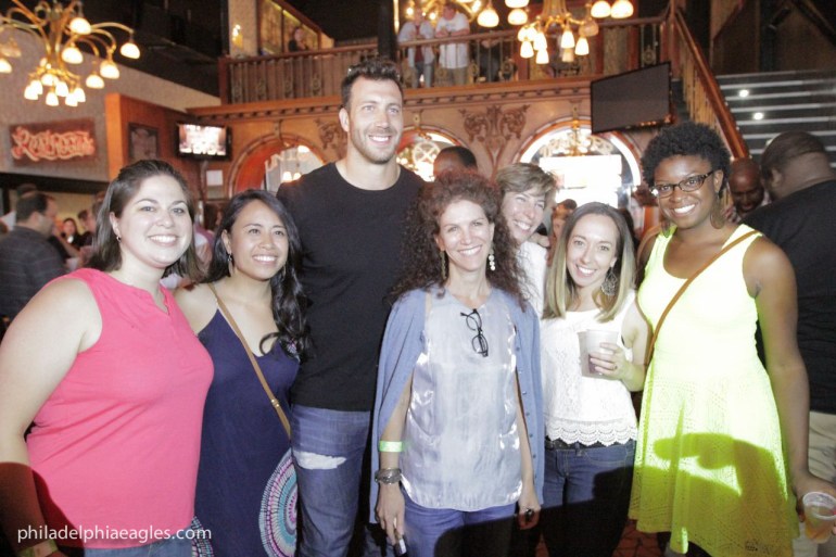 Eagles Connor Barwin raises $170K for South Philly Park-140624-