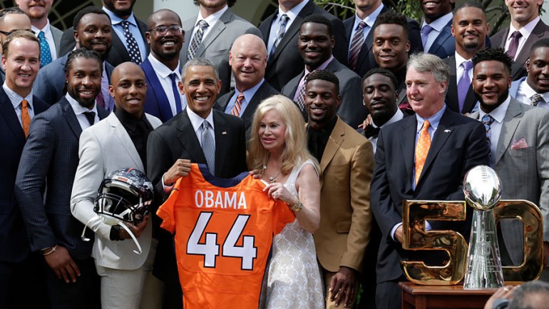 US President Barack Obama poses with the 50th Super Bowl Champion Denver Broncos in the Rose Garden of the White House in Washington on June 6, 2016. (Photo: YURI GRIPAS/AFP/Getty Images)