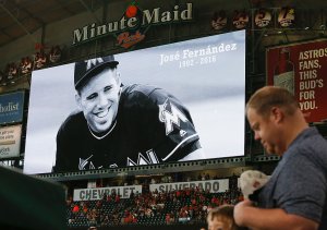 Houston Astros fans take a moment of silence in memory of Miami Marlins pitcher Jose Fernandez. (Photo by Bob Levey/Getty Images)