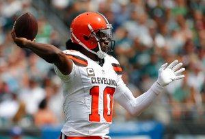PHILADELPHIA, PA - SEPTEMBER 11: Quarterback Robert Griffin III #10 of the Cleveland Browns attempts a pass against the Philadelphia Eagles during the second quarter at Lincoln Financial Field on September 11, 2016 in Philadelphia, Pennsylvania. The Eagles defeated the Browns 29-10. (Photo by Rich Schultz/Getty Images)