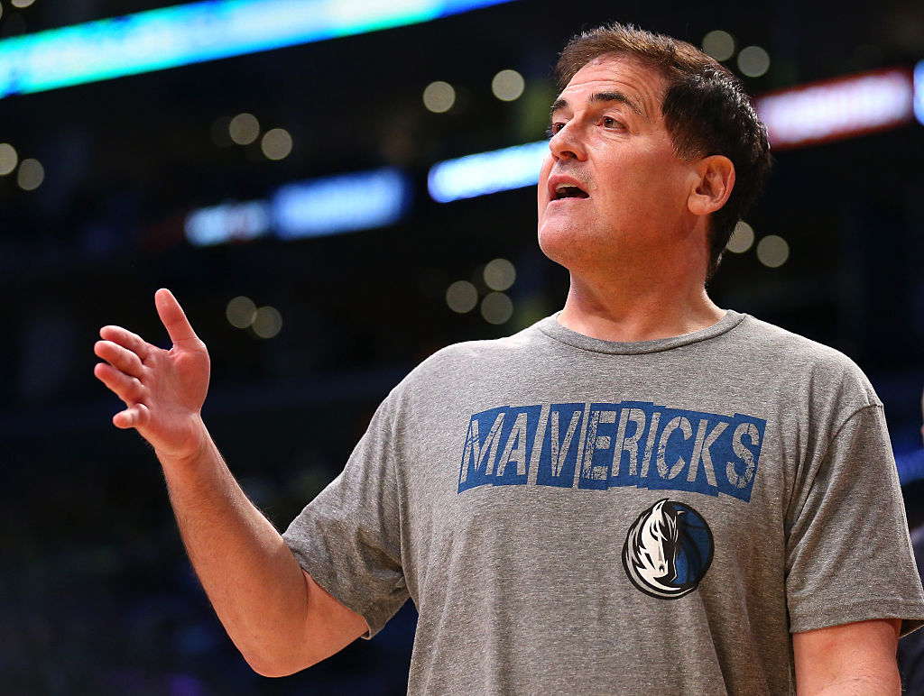 LOS ANGELES, CA - APRIL 12: Dallas Mavericks owner Mark Cuban talks to a referee during a timeout in the game with the Los Angeles Lakers at Staples Center on April 12, 2015 in Los Angeles, California. The Mavericks won 120-106. NOTE TO USER: User expressly acknowledges and agrees that, by downloading and or using this photograph, User is consenting to the terms and conditions of the Getty Images License Agreement. (Photo by Stephen Dunn/Getty Images)