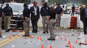 Governor Andrew Cuomo visited Chelsea where the explosion occurred last night. (NY Governor's Office)