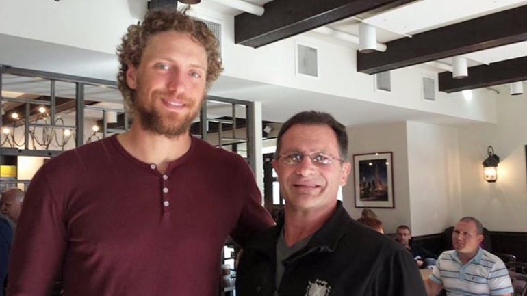 San Francisco Giants outfielder Hunter Pence poses for a picture with Greg Justice at a Kansas City Starbucks.