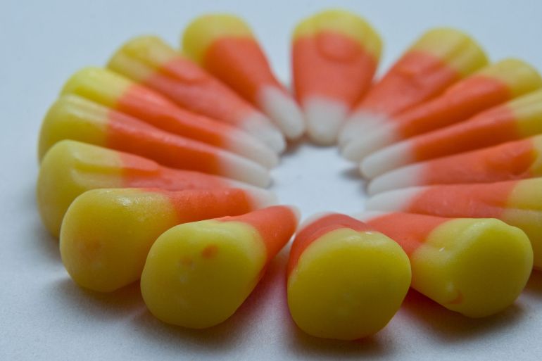 Ring_of_candy_corn_(2995939462)