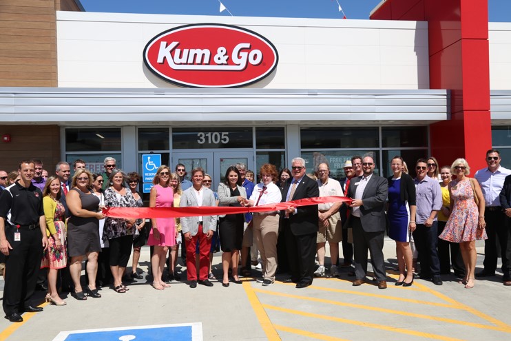 Kum & Go’s Niki DePhillips with the scissors, Mayor Bill Peard to her left and Kyle Krause to her right.