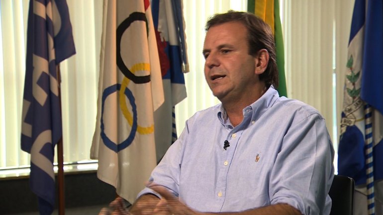 A month before Rio welcomes thousands of visitors for the 2016 Olympic Games, the city's mayor has lashed out at state officials over the policing of violent crime.