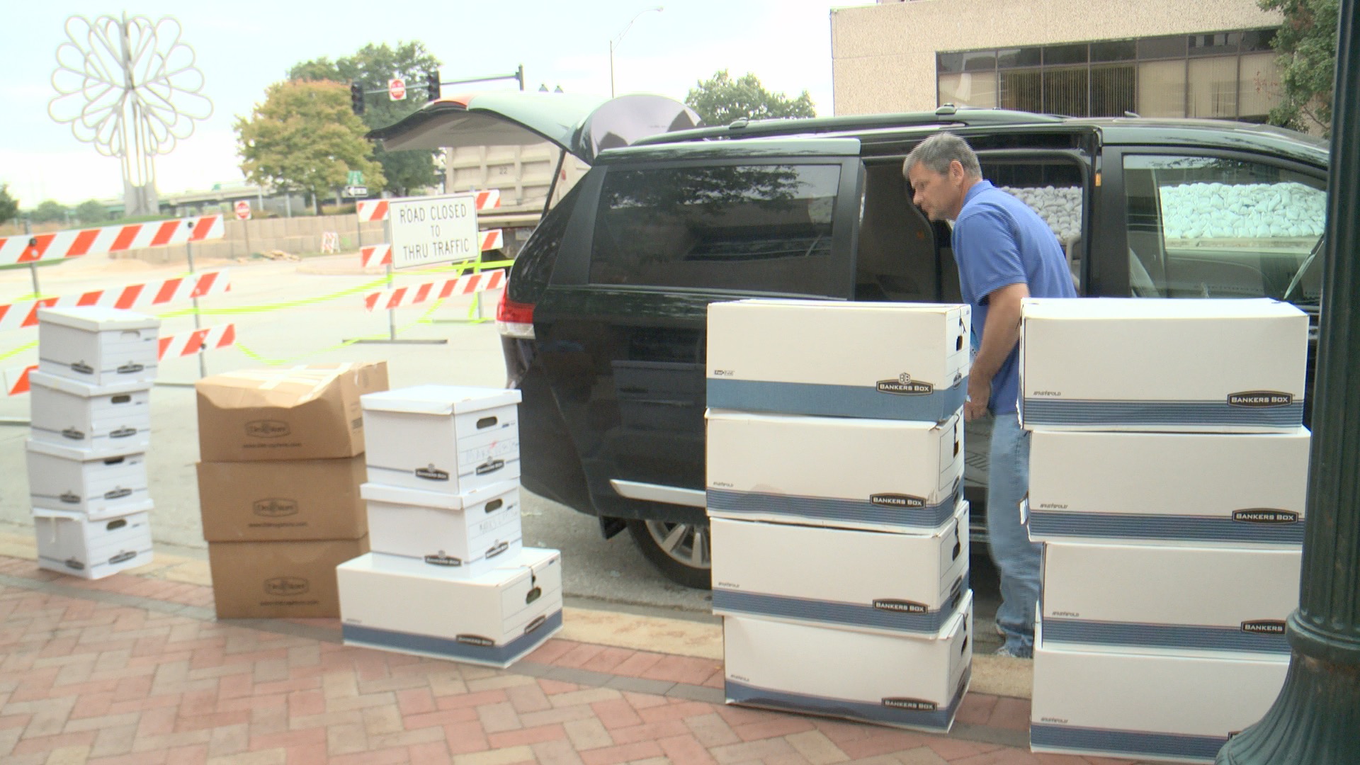 A Cedar Rapids consulting firm is moving records back into their office after the Cedar River flood threat diminished. (Roger Riley WHO-HD)