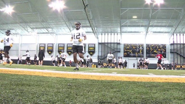The Iowa Hawkeyes prepare to play in the Outback Bowl in Tampa. (WHO-HD)