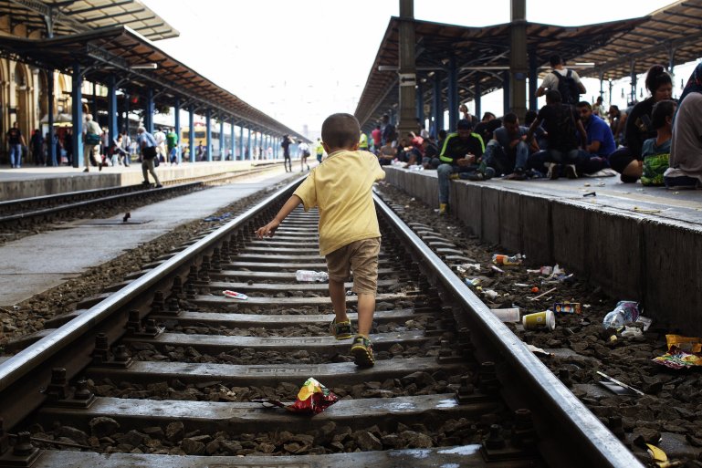 A child walks on the tracks of the Keleti railway station in Budapest on September 3, 2015. (Credit: Roberto Salomone)