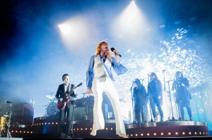 PARIS, FRANCE - DECEMBER 22: Florence Welch from Florence and the Machine performs at Zenith de Paris on December 22, 2015 in Paris, France. (Photo by David Wolff - Patrick/Redferns)