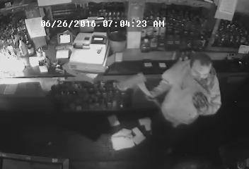 St. Charles deputies seek suspect in bar break-in