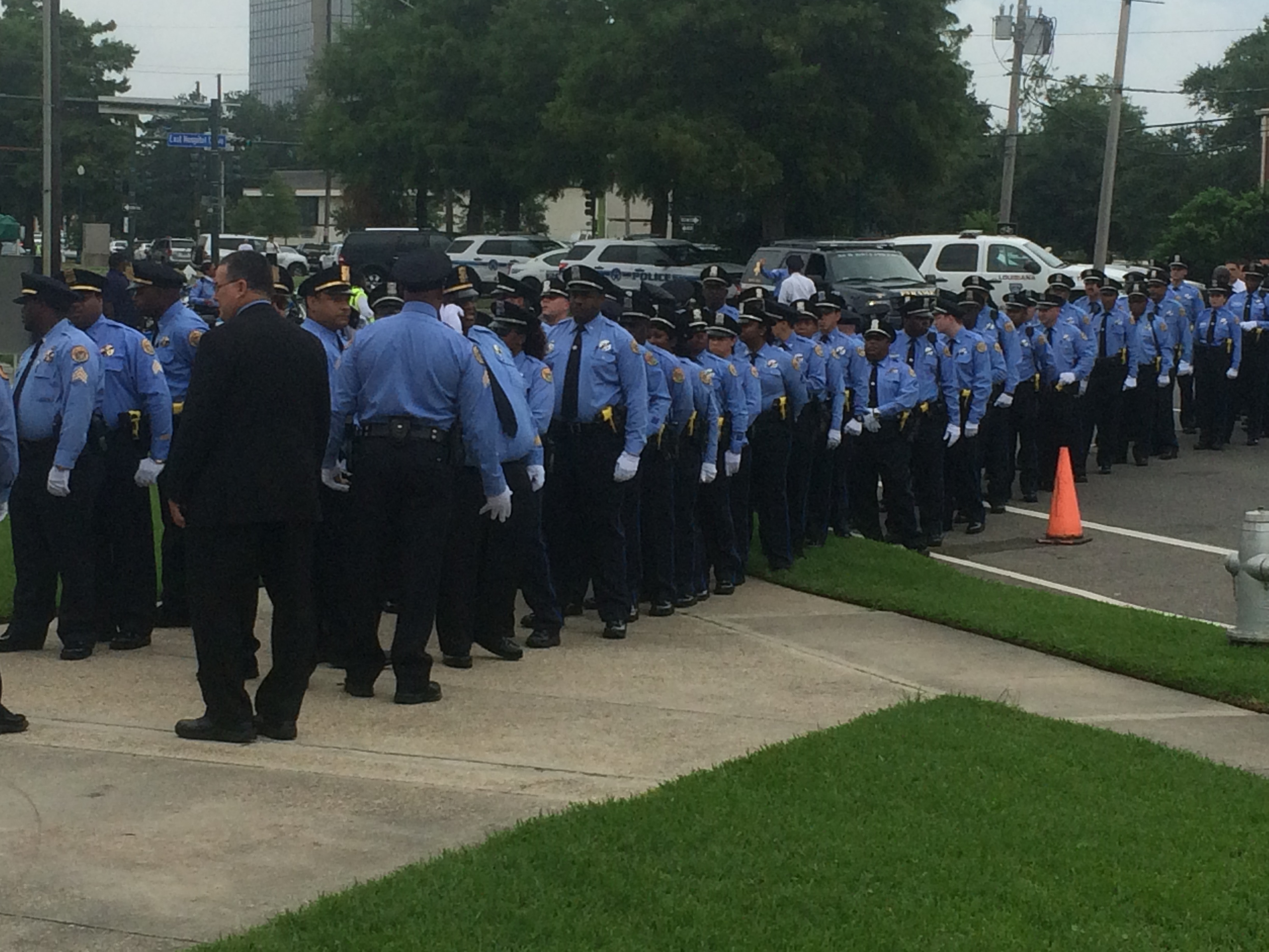 Hundreds pay their respects to fallen NOPD Officer Natasha Hunter. (Jacki Jing/ WGNO)