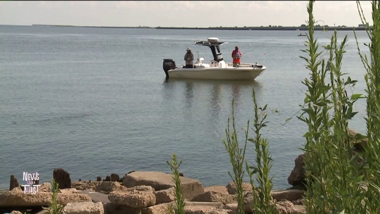 Wild Wayne and LBJ out on the boat (WGNO-TV)