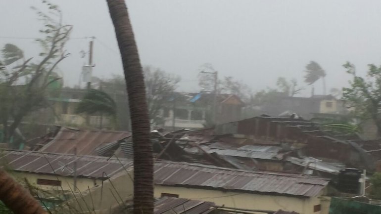 Hurricane Matthew makes landfall in Les Cayes, Haiti on October 4, 2016