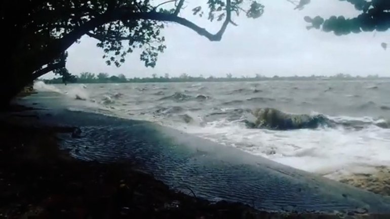 Waves crashed along Lake Worth Beach in Palm Beach County, Florida as Hurricane Matthew is due to hit the area.