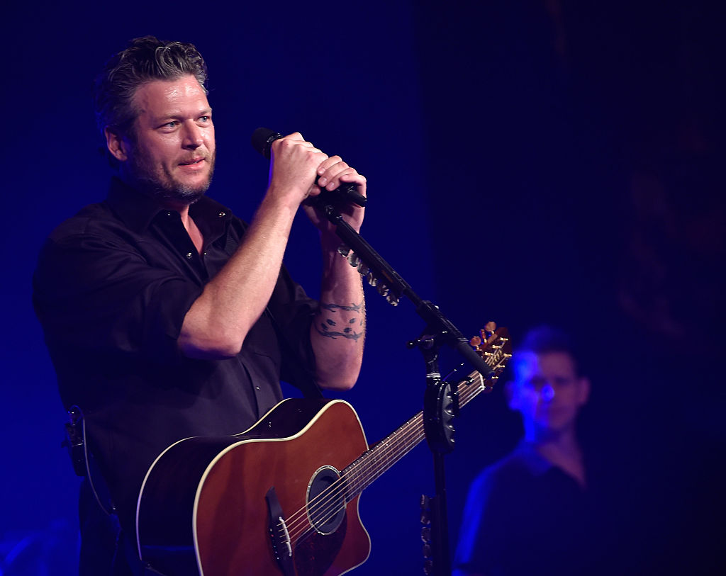 GRAIN VALLEY, MO - JULY 27:  Recording artist Blake Shelton surprised Smithworks fans with a pop-up performance at Whiskey Tango on July 27, 2016 in Grain Valley, Missouri.  (Photo by Fernando Leon/Getty Images for Pernod Ricard)