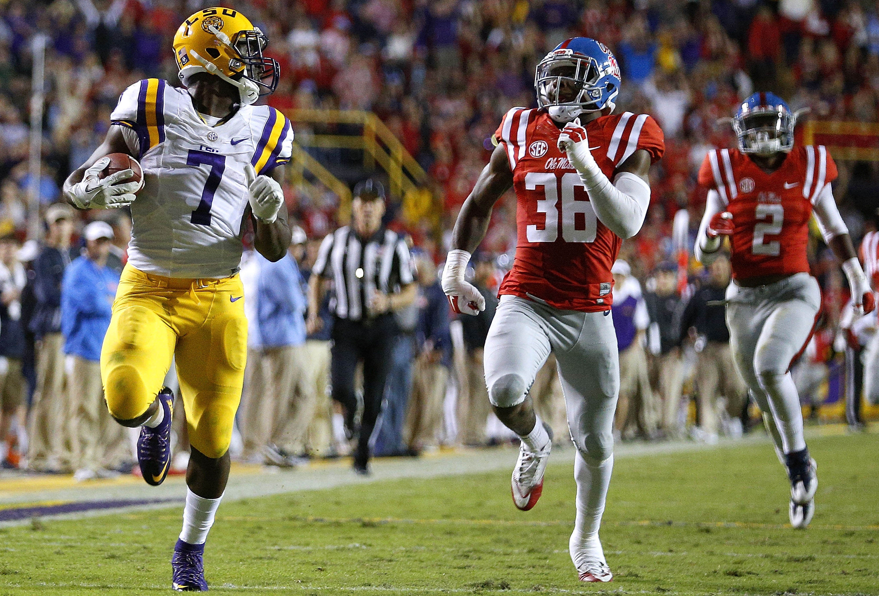 BATON ROUGE, LA - OCTOBER 22: Leonard Fournette #7 of the LSU Tigers runs past Zedrick Woods #36 of the Mississippi Rebels for a 76-yard touchdown during the first half of a game at Tiger Stadium on October 22, 2016 in Baton Rouge, Louisiana. (Photo by Jonathan Bachman/Getty Images)
