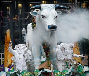 NEW OREANS, LA - FEBRUARY 12: The Boeuf Gras float in the Rex parade rolls down St. Charles Avenue in New Orleans on Mardi Gras Day. Fat Tuesday, the traditional celebration on the day before Ash Wednesday and the begining of Lent, is marked in New Orleans with parades and marches through many neighborhoods in the city. (Photo by Rusty Costanza/Getty Images)