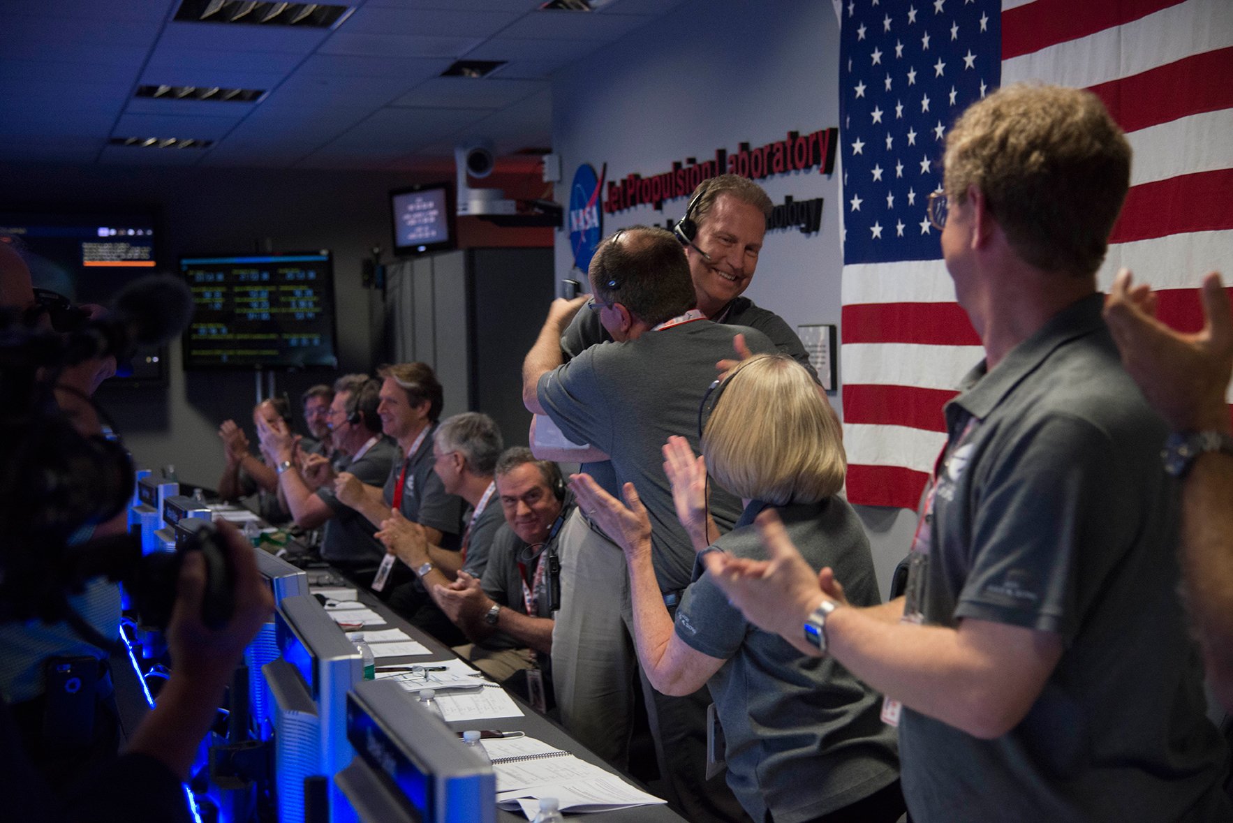 Juno enters Jupiter's orbit, mission control celebrates (Image: NASA)