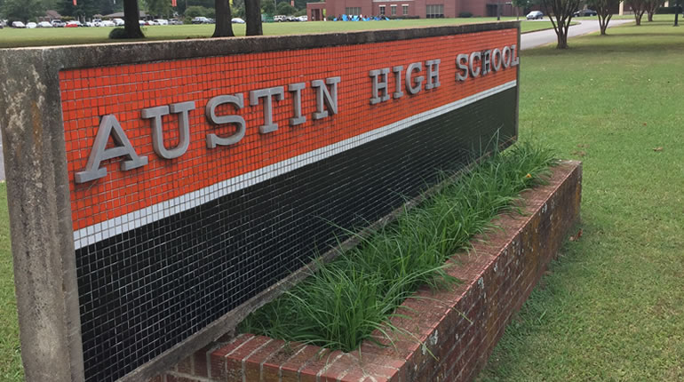 Austin High School (Photo: Shane Hays/WHNT News 19)