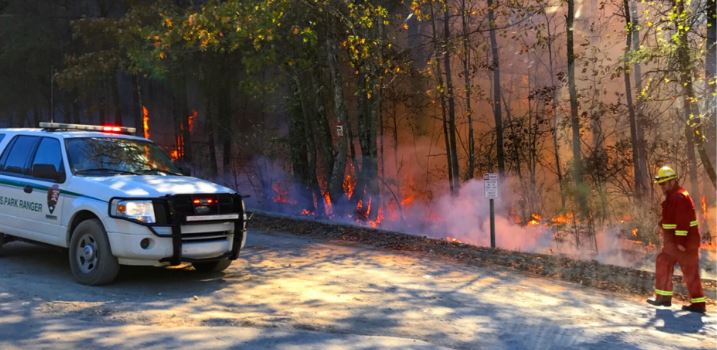 Crews work to battle a wildfire at Little River Canyon (Photo: John Montgomery)