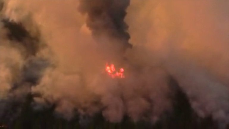 Aerial view of the fire, before flight restrictions were issued
