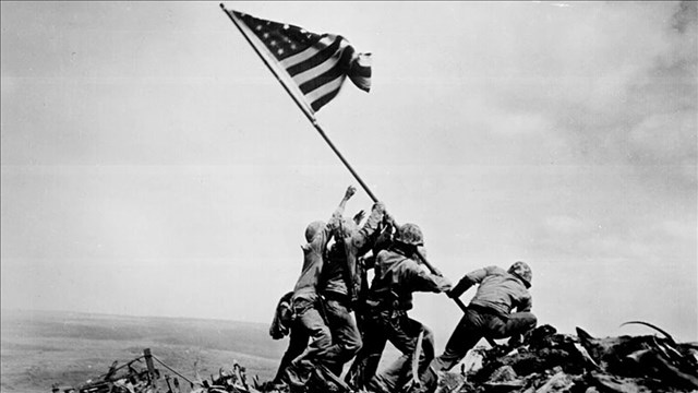 Flag Raising on Iwo Jima (Photo: Joe Rosenthal / archives.gov)