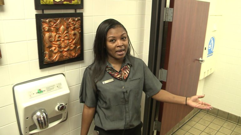 Sausha Mitchell describes handling the delivery in the bathroom on Wednesday afternoon. (Carter Watkins/WHNT News 19)