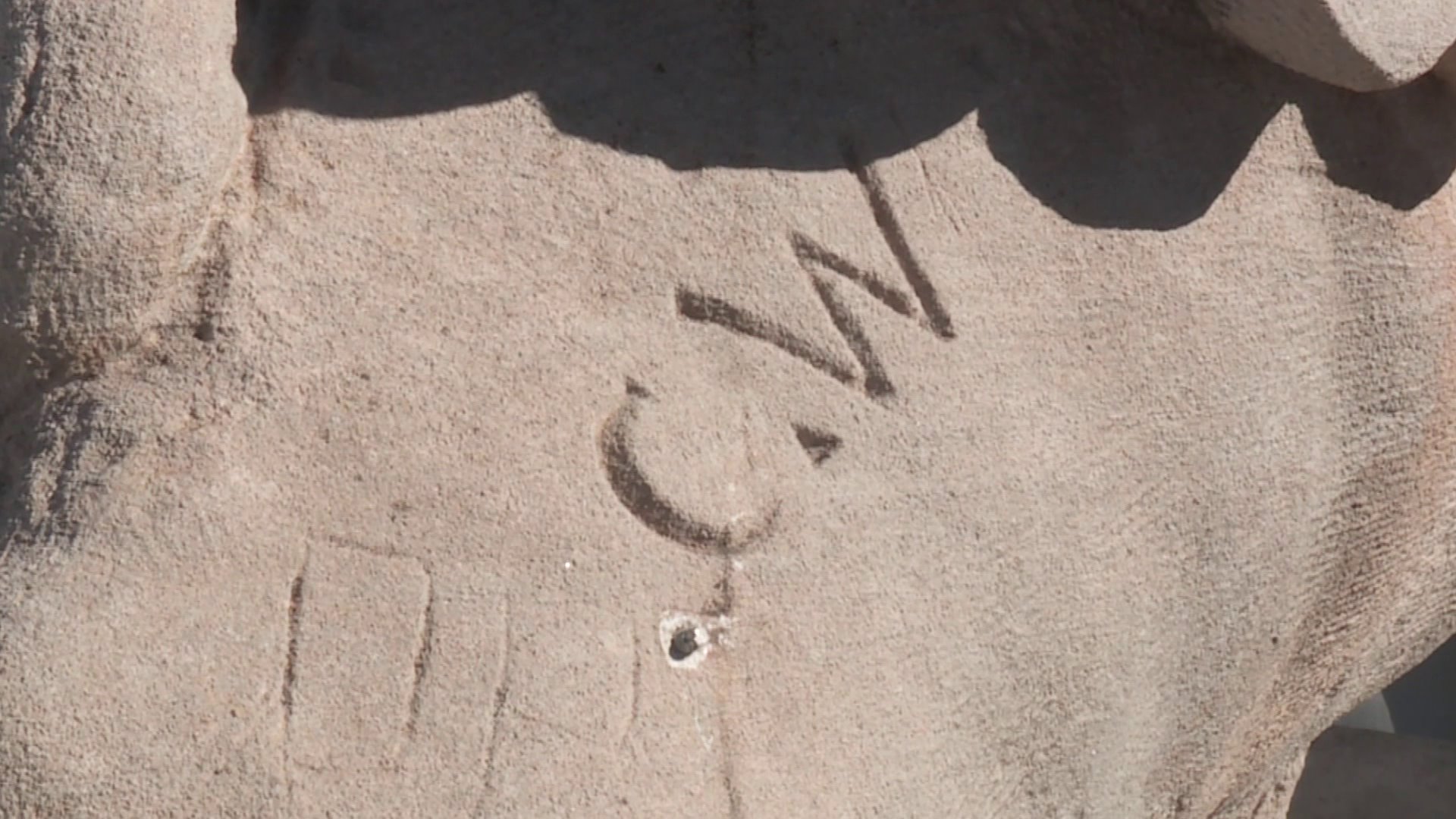 The initials C.W. were found carved on one of the chimeras on top of the capitol