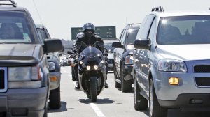 Motorcyclists, going southbound on the 405 freeway, engage in a practice known as lane-splitting or lane-sharing. (Credit: Lori Shepler/Los Angeles Times)