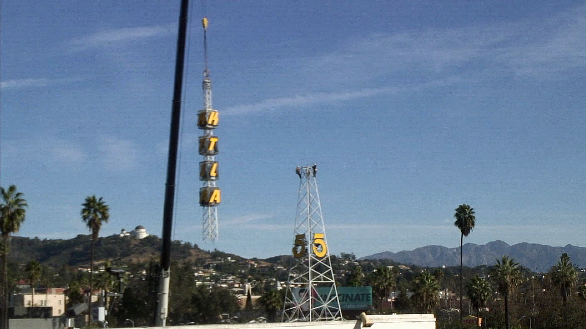A crane removes the top of the KTLA radio tower on Monday, Nov. 24, 2014. (Credit: KTLA)