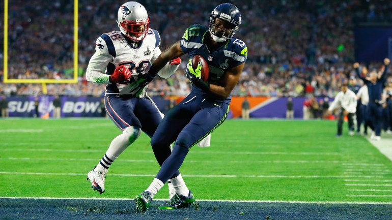 Rob Gronkowski #87 of the New England Patriots catches a 22 yard pass for a touchdown over K.J. Wright #50 of the Seattle Seahawks in the second quarter during Super Bowl XLIX at University of Phoenix Stadium on February 1, 2015 in Glendale, Arizona. (Credit: Christian Petersen/Getty Images)