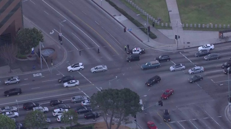 People were advised to avoid the area near the Wilshire Federal Building as a suspicious-package investigation was underway March 25, 2015. (Credit: KTLA)