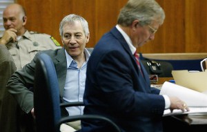 Millionaire murder defendant Robert Durst (C) sits in State District Judge Susan Criss court with his attorney Dick DeGuerin (R) November 10, 2003 at the Galveston County Courthouse in Galveston, Texas. (Credit: Getty Images) 