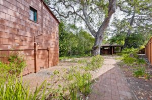 This tiny shack in Palo Alto listed on Oct. 14, 2015, for nearly $2 million. (Credit: @alexwang)