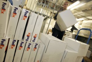 FedEx courier Nate Channing makes a pickup of packages from a Gump's store Dec. 8, 2006, in San Francisco. (Credit: Justin Sullivan/Getty Images)