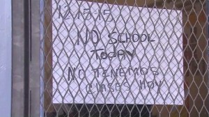 A sign posted at an LAUSD campus advises school is canceled Dec. 15, 2015. (Credit: KTLA)