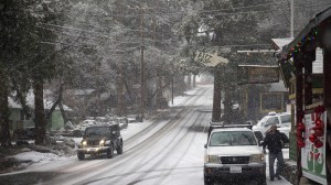 Mountain roads became slick with snow last winter in the San Bernardino National Forest. This year, a cold storm system over Christmas is expected to bring snow to the mountains. (Credit: Gina Ferazzi / Los Angeles Times)