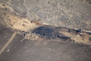 Aerial images from over SoCal Gas' leaking Aliso Canyon well above Porter Ranch show the facility on Dec. 17, 2015. (Credit: Earthworks/Pete Dronkers)