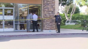 Police investigate after a bank robbery in Culver City on Jan. 21, 2016. (Credit: KTLA)